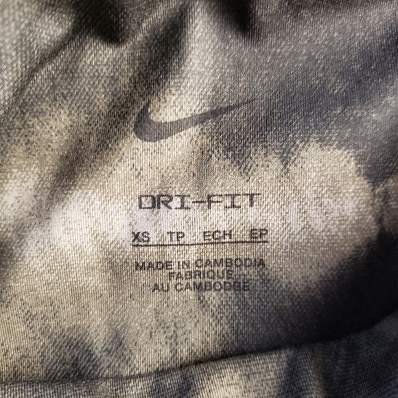 Nike One Luxe 7” Tie Dye Mid Rise Biker‎ Shorts NWT XS - Picture 6 of 9